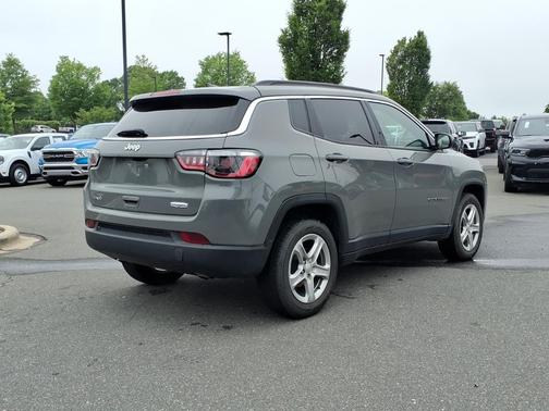 Sting-Gray Clearcoat 2024 Jeep Compass Latitude