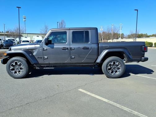 2026 Jeep Gladiator Sahara 4x4