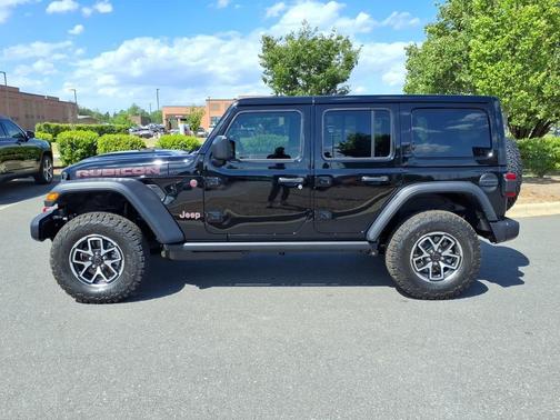 Black Clearcoat 2026 Jeep Wrangler Rubicon