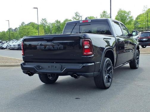 Diamond Black Crystal Pearlcoat 2026 RAM 1500 Laramie