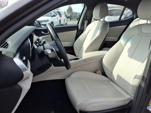 2024 Genesis G70 2.5T RWD