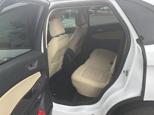 Oxford White 2024 Ford Edge SE