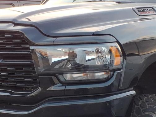 Diamond Black Crystal Pearlcoat 2024 RAM 3500 Big Horn Crew Cab 4x4 8' Box
