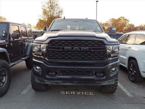 Diamond Black Crystal Pearlcoat 2024 RAM 3500 Big Horn Crew Cab 4x4 8' Box