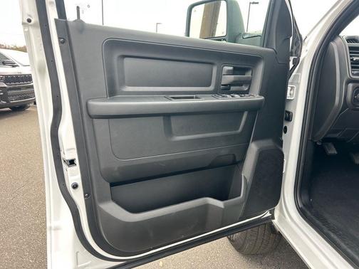 2024 RAM 2500 Tradesman Crew Cab 4x4 6'4' Box