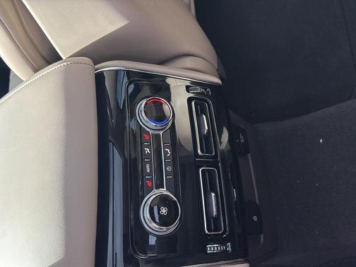 Pristine White Metallic Tri-Coat 2024 Lincoln Aviator Premiere