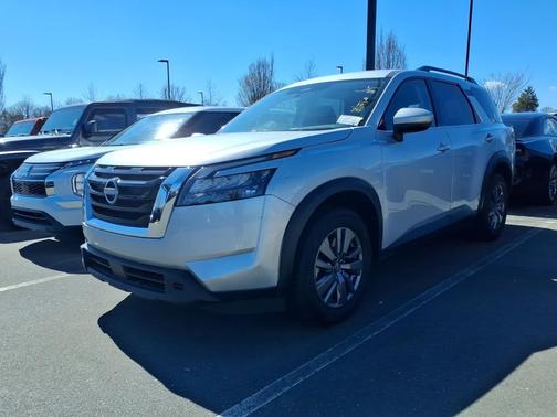 2025 Nissan Pathfinder SV 4WD
