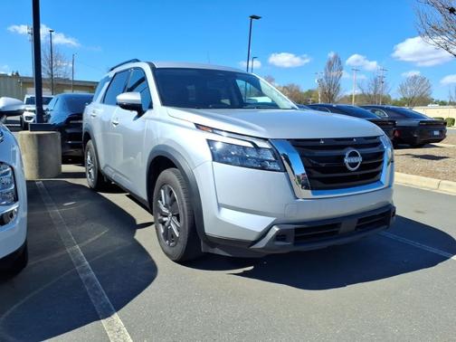 2025 Nissan Pathfinder SV 4WD