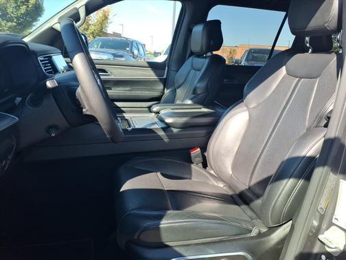 Baltic Gray Metallic Clearcoat 2023 Jeep Wagoneer L Series II 4x4