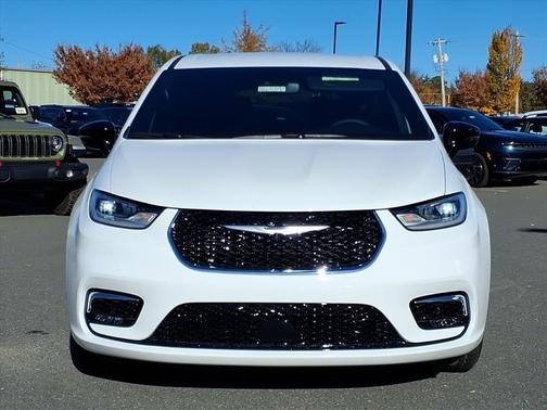 2026 Chrysler Pacifica L