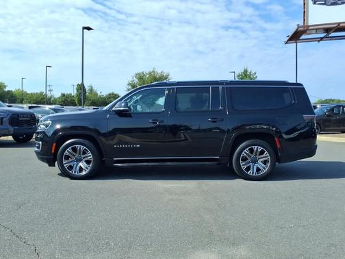 Diamond Black Crystal Pearlcoat 2024 Jeep Wagoneer L Series II 4x4