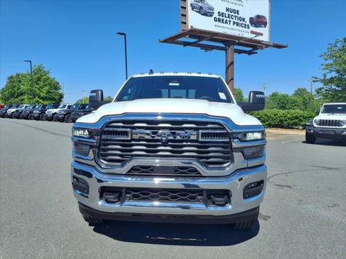 2025 RAM 2500 Tradesman Crew Cab 4x4 6'4' Box