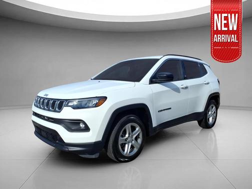 Bright White Clearcoat 2024 Jeep Compass Latitude
