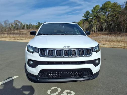 Bright White Clearcoat 2024 Jeep Compass Latitude