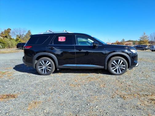 2024 Nissan Pathfinder Platinum FWD