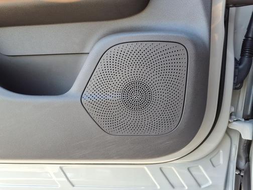 Ceramic Pearl Metallic Tinted Clearcoat 2023 Lincoln Corsair Reserve