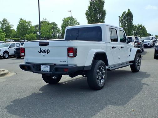 Bright White Clearcoat 2026 Jeep Gladiator Sahara 4x4