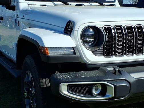 2026 Jeep Gladiator Sahara 4x4