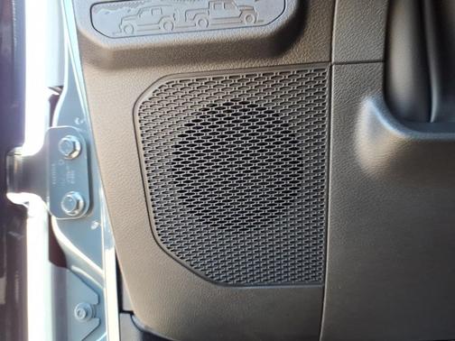 Anvil Clearcoat 2026 Jeep Gladiator Sahara 4x4