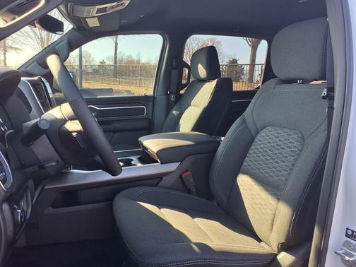 Bright White Clearcoat 2026 RAM 1500 Big Horn/Lone Star
