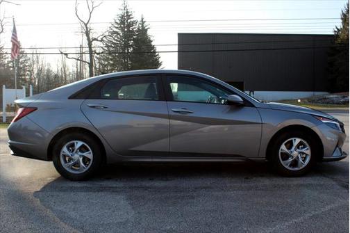 2021 Hyundai ELANTRA SE