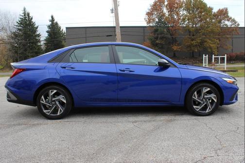 2025 Hyundai ELANTRA HEV SEL Sport