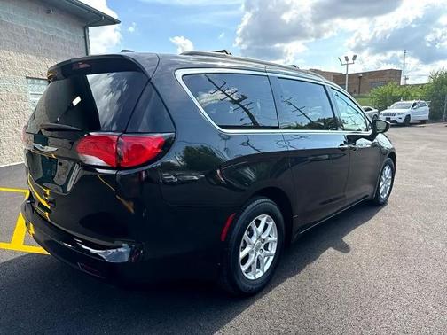 2021 Chrysler Voyager LXI