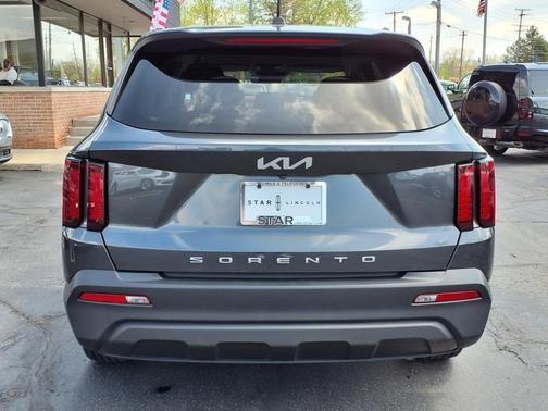 2022 Kia Sorento LX