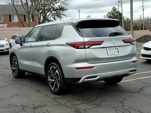 2024 Mitsubishi Outlander SE