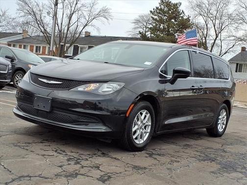 2022 Chrysler Voyager LX