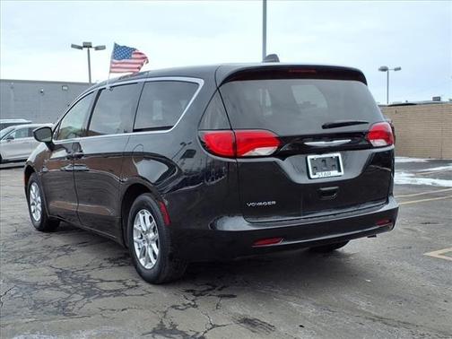 2022 Chrysler Voyager LX