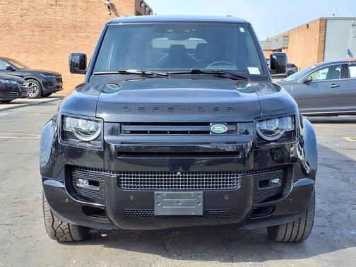 2024 Land Rover Defender P400 X-Dynamic SE