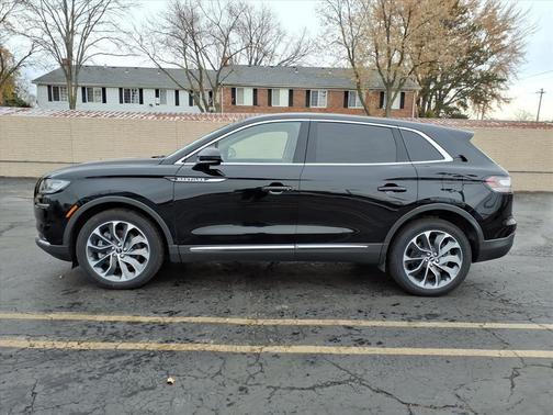 2022 Lincoln Nautilus Reserve