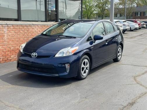 Photo 3 of 19 of 2014 Toyota Prius Four