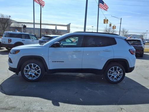 2022 Jeep Compass Latitude Lux