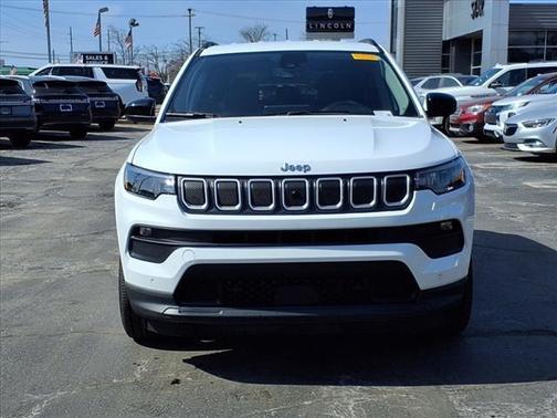 2022 Jeep Compass Latitude Lux