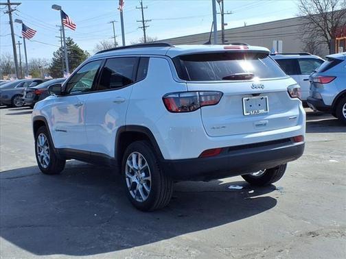 2022 Jeep Compass Latitude Lux