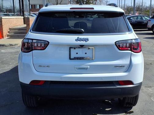 2022 Jeep Compass Latitude Lux