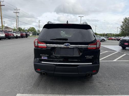 Crystal Black Silica 2022 Subaru Ascent Touring 7-Passenger