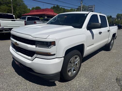 White 2018 Chevrolet Silverado 1500 Custom