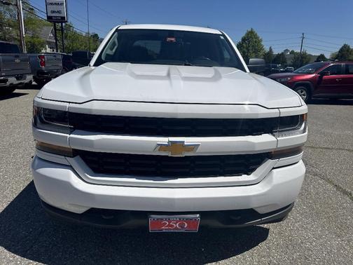White 2018 Chevrolet Silverado 1500 Custom