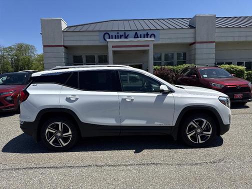 White 2018 GMC Terrain SLT