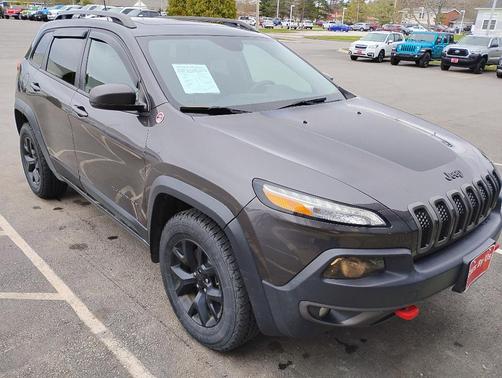 Gray 2016 Jeep Cherokee Trailhawk