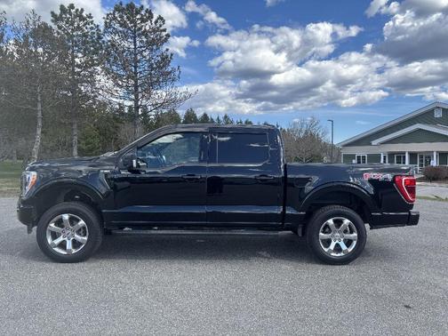Black 2022 Ford F-150 XLT