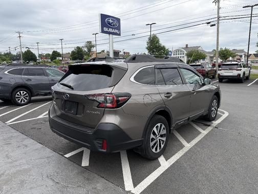 Brilliant Bronze Metallic 2022 Subaru Outback Premium