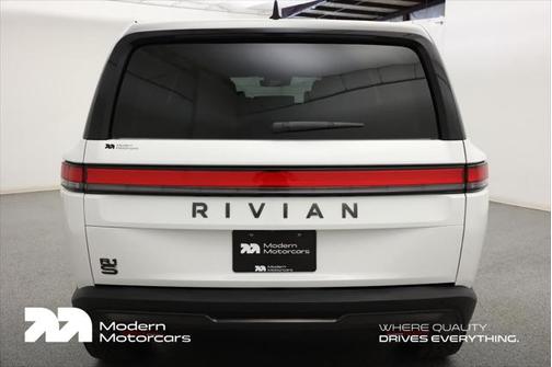 2025 Rivian R1S Adventure