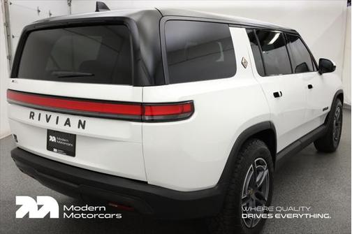 2025 Rivian R1S Adventure