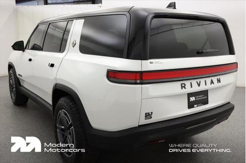 2025 Rivian R1S Adventure
