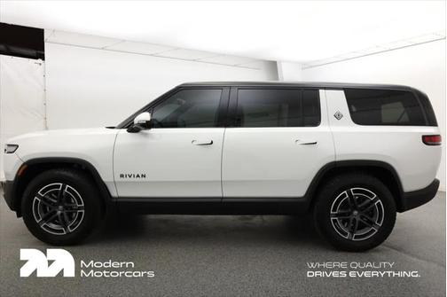 2025 Rivian R1S Adventure