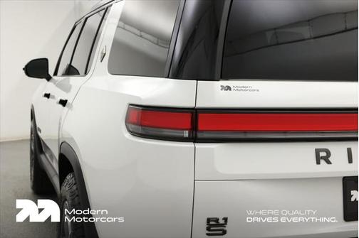 2025 Rivian R1S Adventure